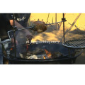 Buiten houtskoolbarbecue met rotisserie